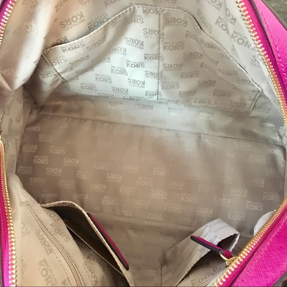 Michael Kors fuchsia purse - Picture 7 of 8